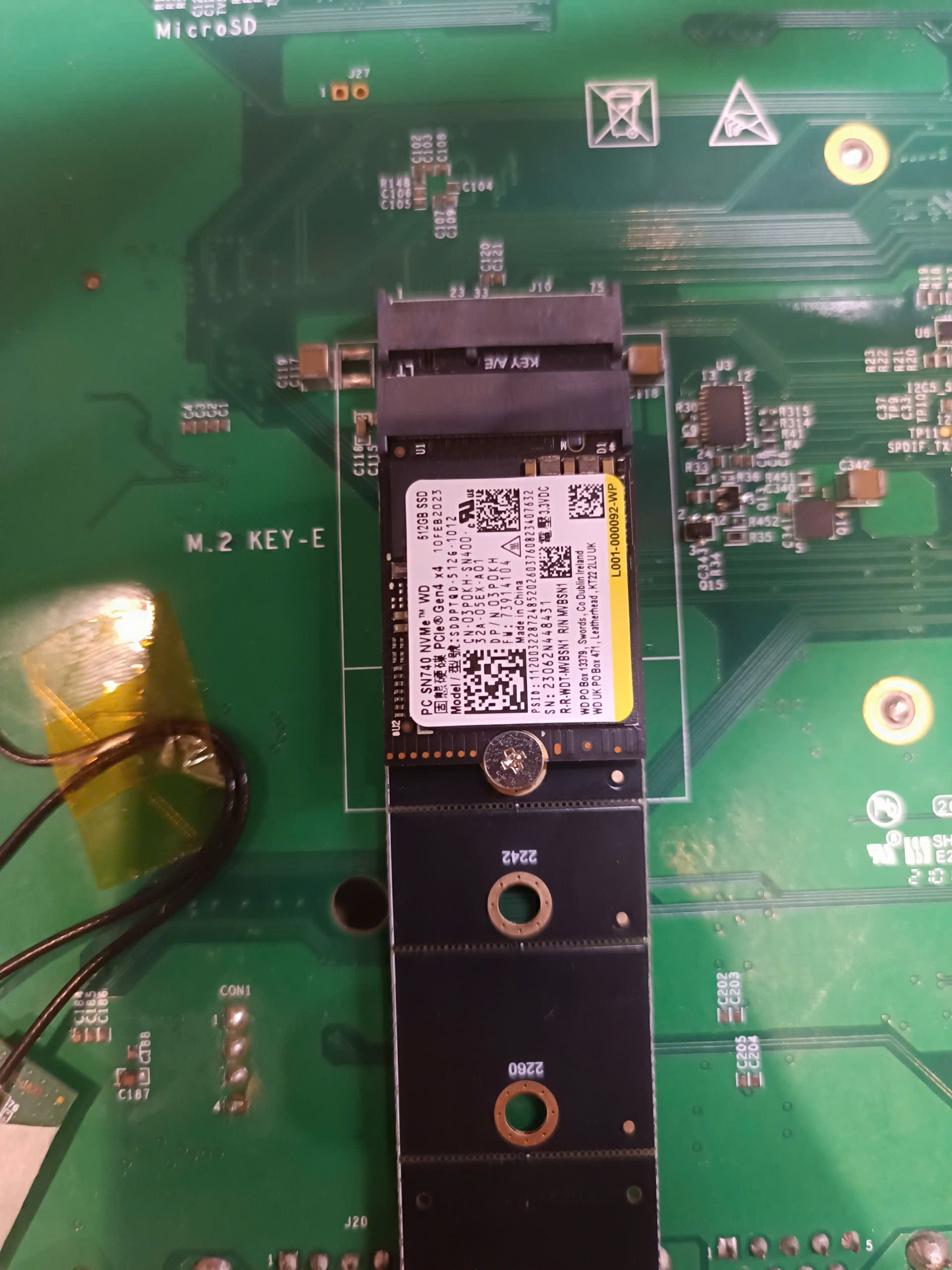 IMX8MP EVK OS hang when plug SSD nvme to M2 KEY-E socket - NXP Community